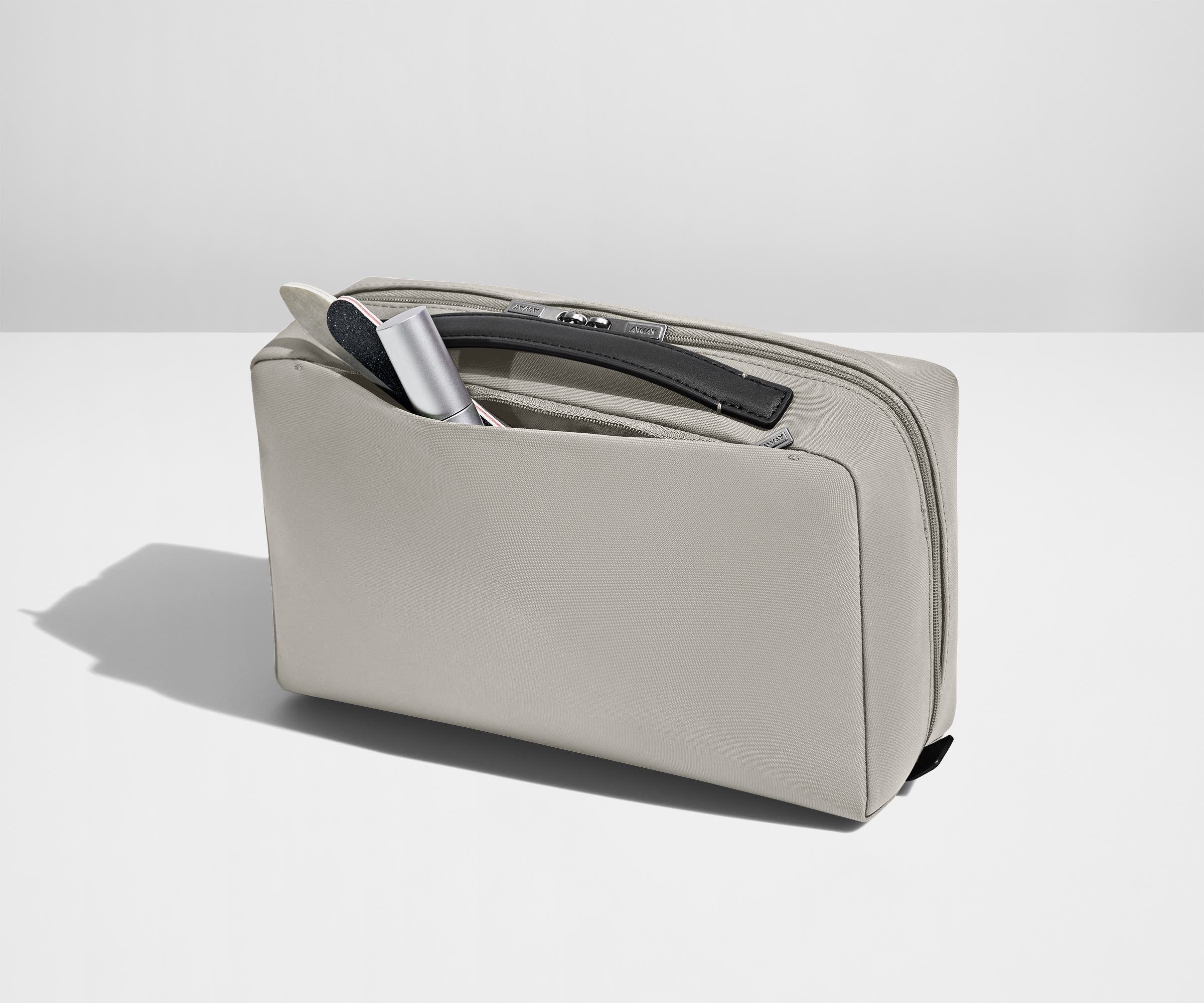 The Large Toiletry Bag in Cloud Gray - Image 4