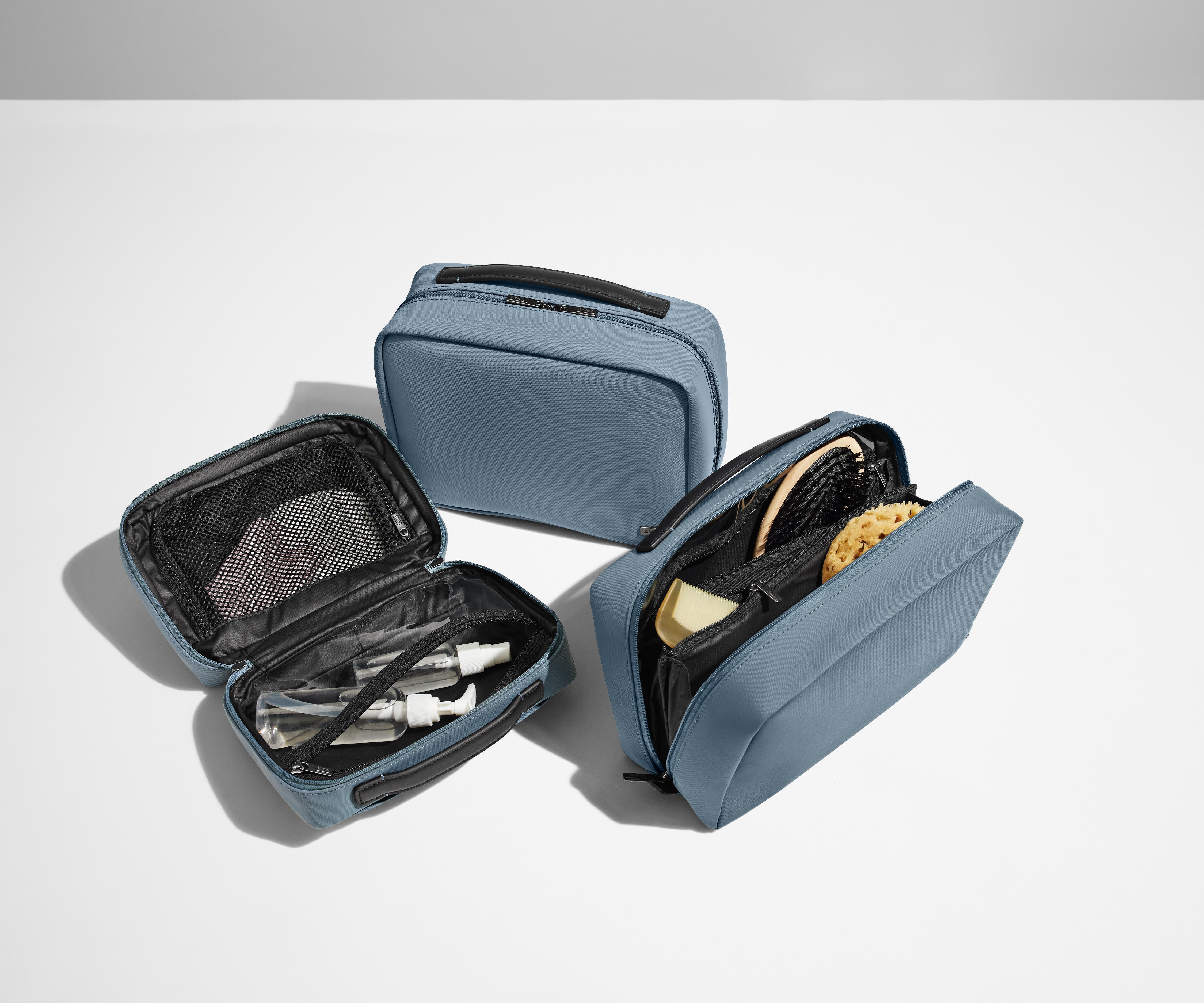 The Large Toiletry Bag in Cloud Gray - Image 6