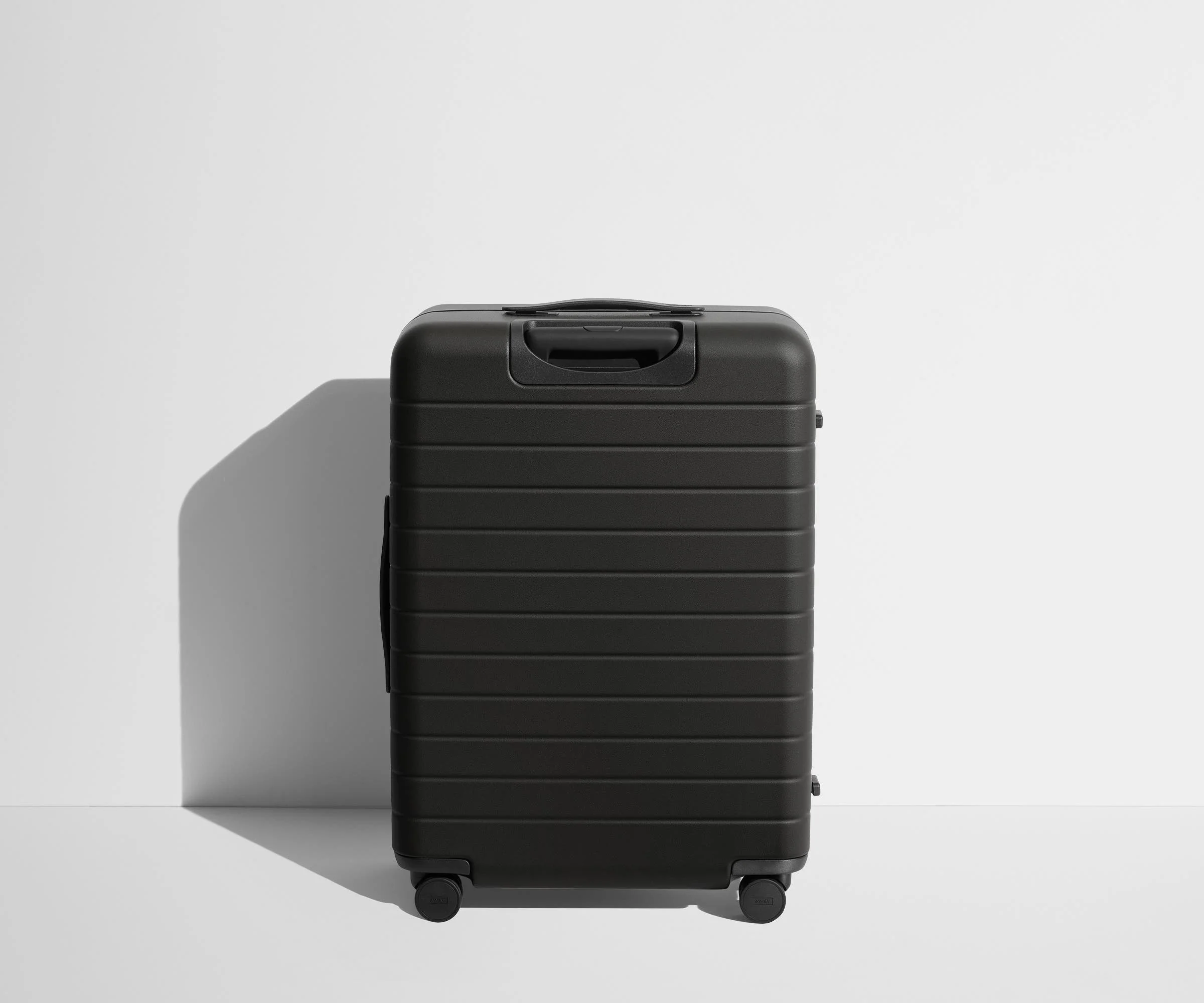 The Medium in Jet Black - Image 7