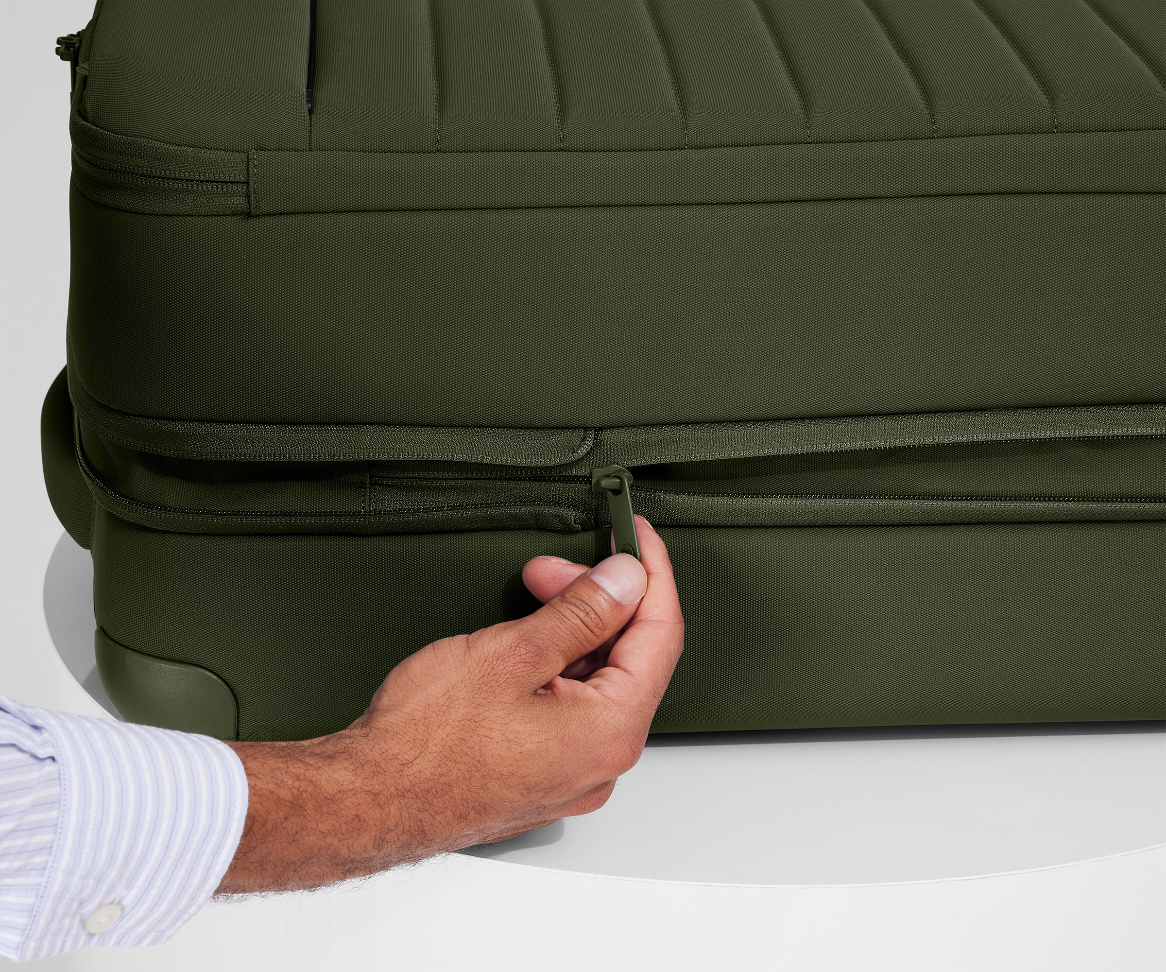 The Softside Large in Olive Green - Image 5