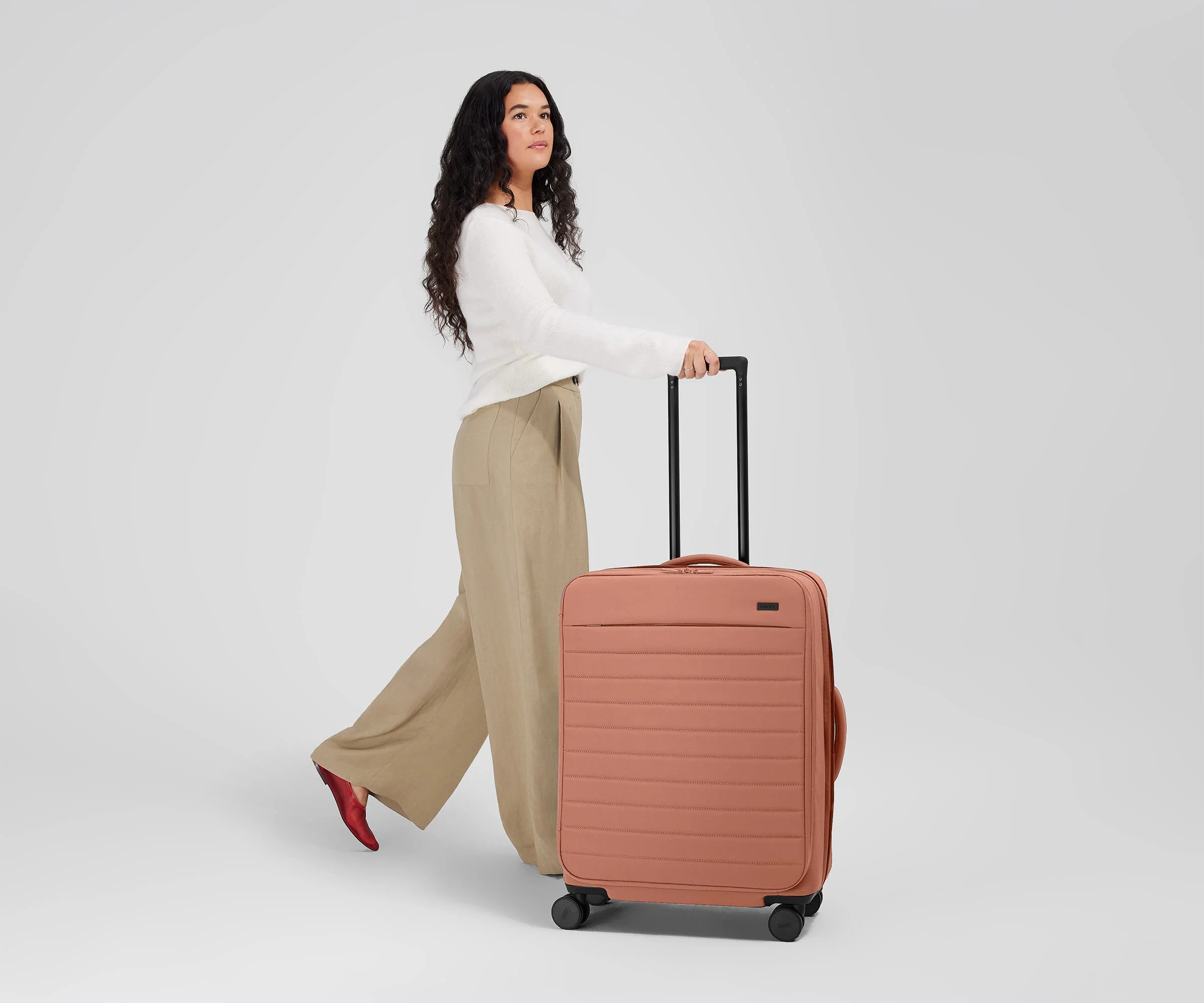 The Softside Medium in Clay Pink - Image 4