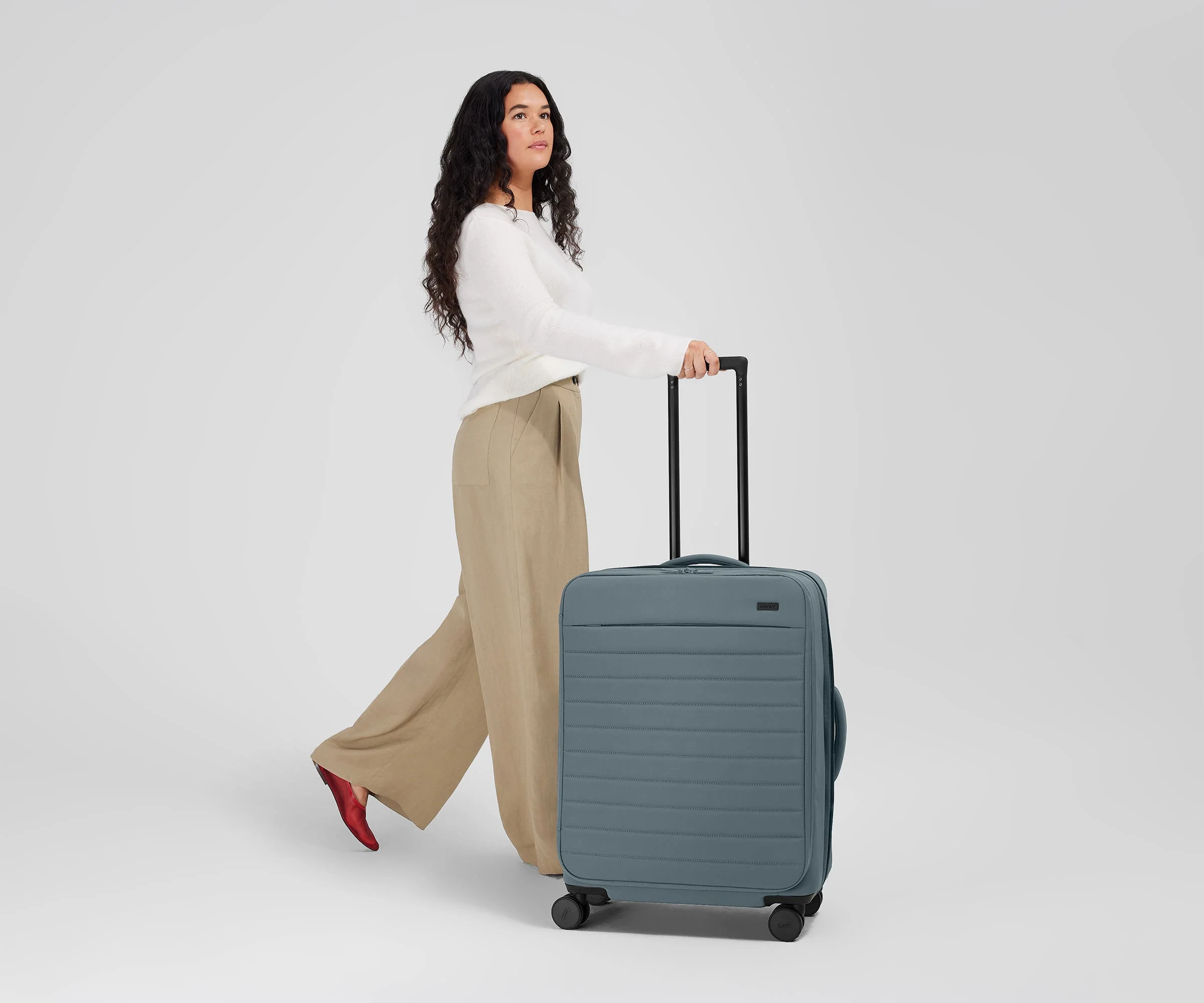 The Softside Medium in Coast Blue - Image 4