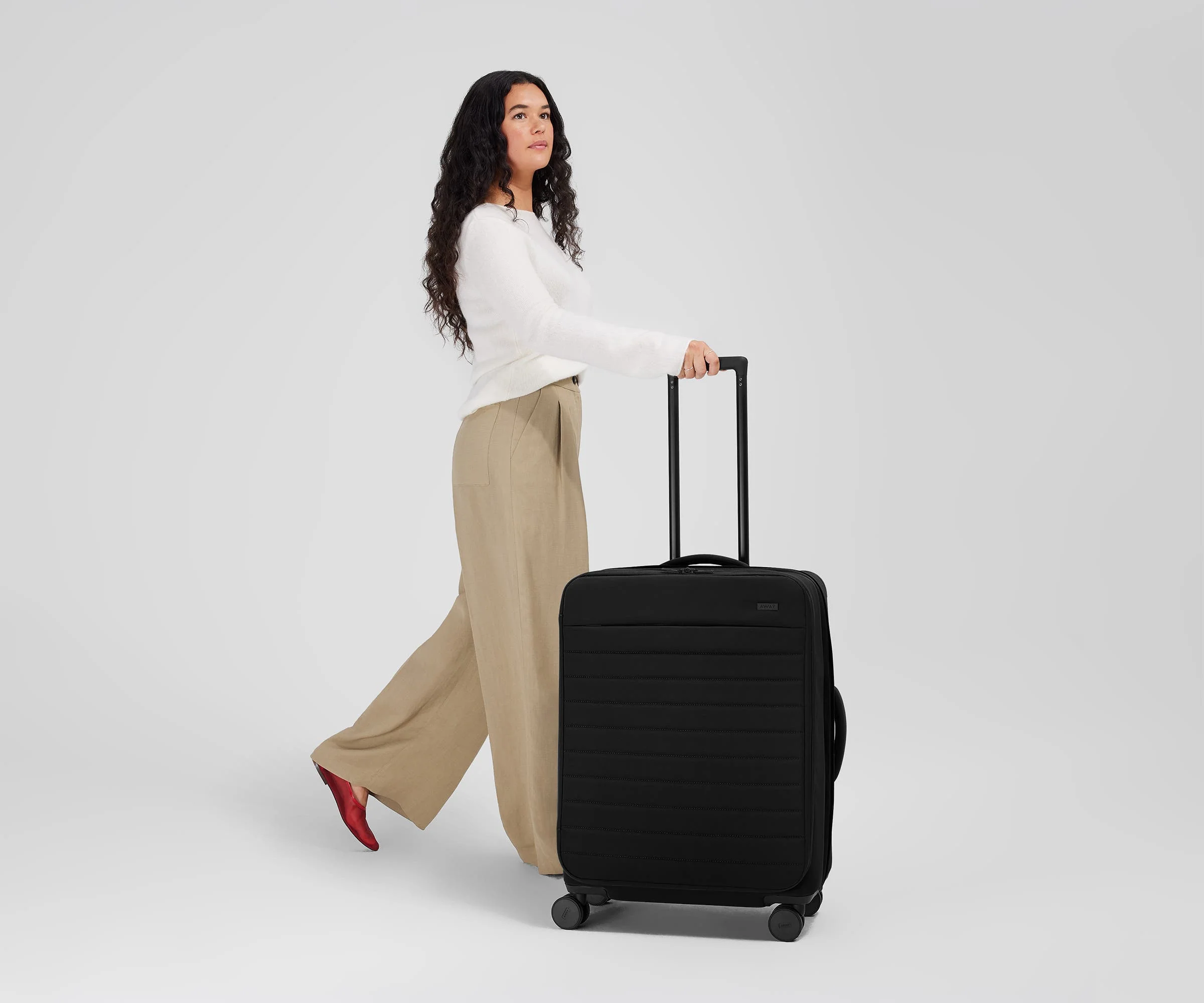 The Softside Medium in Jet Black - Image 4